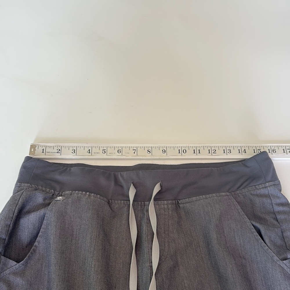 Figs Set of 2 Zamora Jogger Scrub Pants Grey #1670 6 Pockets Yoga Waist Size M - Picture 7 of 12